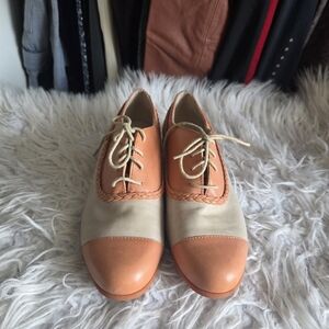 Wolverine Tan and Cream Oxford Shoes